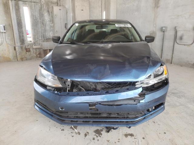 3VW2K7AJ3FM226779 - 2015 VOLKSWAGEN JETTA BASE أزرق صورة 5