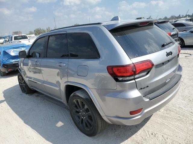 1C4RJFAG0JC335018 - 2018 JEEP GRAND CHER LAREDO SILVER photo 2