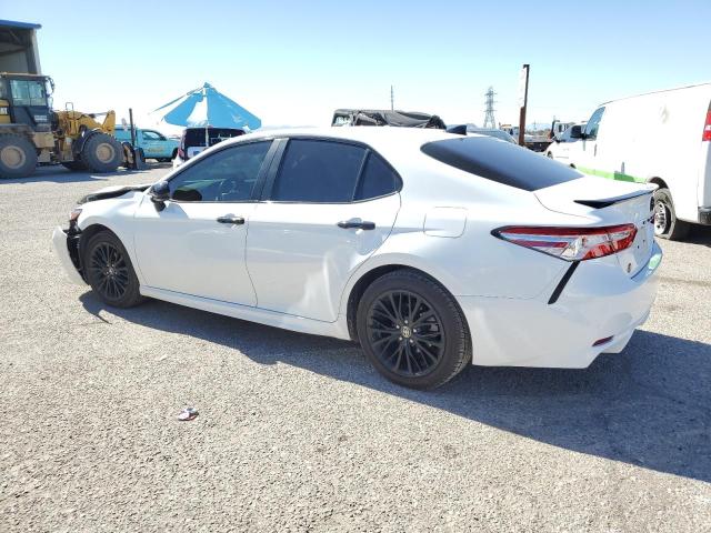 4T1G11AK2LU398919 - 2020 TOYOTA CAMRY SE WHITE photo 2