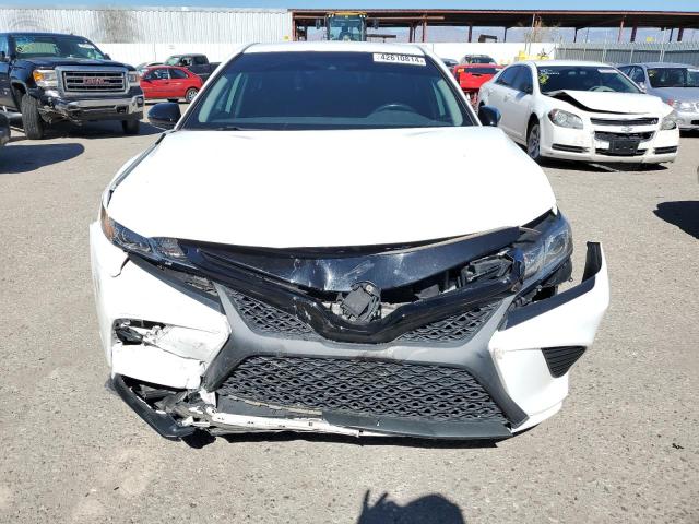 4T1G11AK2LU398919 - 2020 TOYOTA CAMRY SE WHITE photo 5