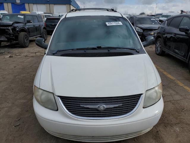 2C4GP44382R661810 - 2002 CHRYSLER TOWN & COU LX WHITE photo 5