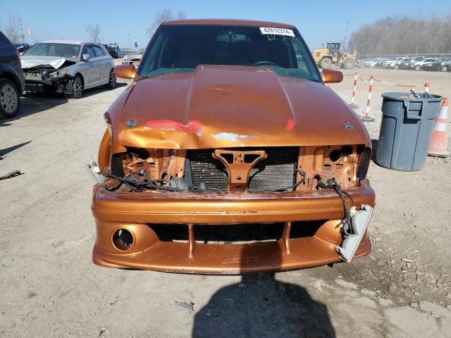 1GNCS18W61K186646 - 2001 CHEVROLET BLAZER ORANGE photo 5