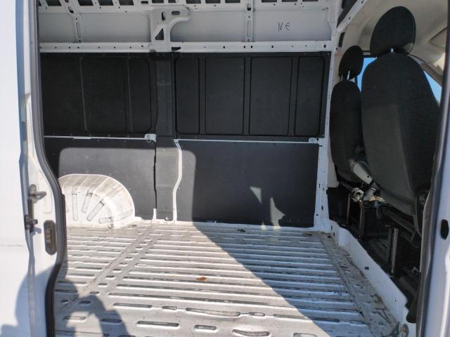 3C6TRVCG1JE146786 - 2018 RAM PROMASTER 2500 HIGH WHITE photo 11