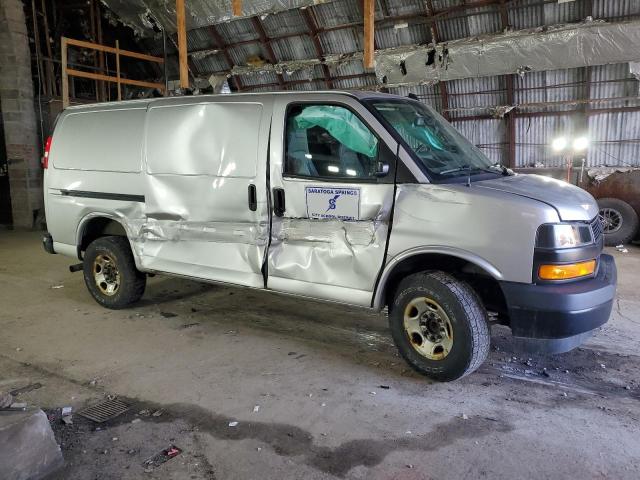 1GCWGAFP8K1352854 - 2019 CHEVROLET EXPRESS G2 SILVER photo 4