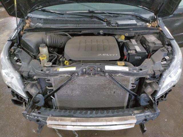 2C4RVAAG3CR354583 - 2012 VOLKSWAGEN ROUTAN S BLACK photo 12