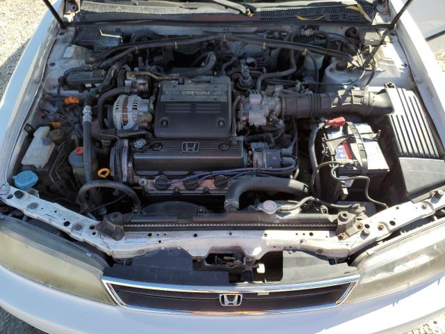 1HGCE6640VA000398 - 1997 HONDA ACCORD LX WHITE photo 11