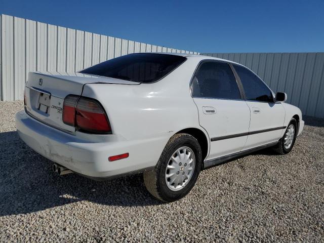 1HGCE6640VA000398 - 1997 HONDA ACCORD LX WHITE photo 3