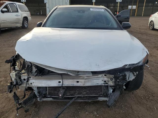 4T1B11HK4JU005841 - 2018 TOYOTA CAMRY L WHITE photo 5