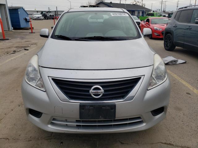 3N1CN7AP5EK464052 - 2014 NISSAN VERSA S SILVER photo 5