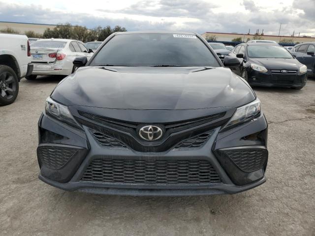 4T1G11AK9MU449155 - 2021 TOYOTA CAMRY SE BLACK photo 5