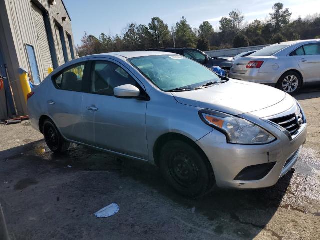 3N1CN7APXHK465069 - 2017 NISSAN VERSA S SILVER photo 4