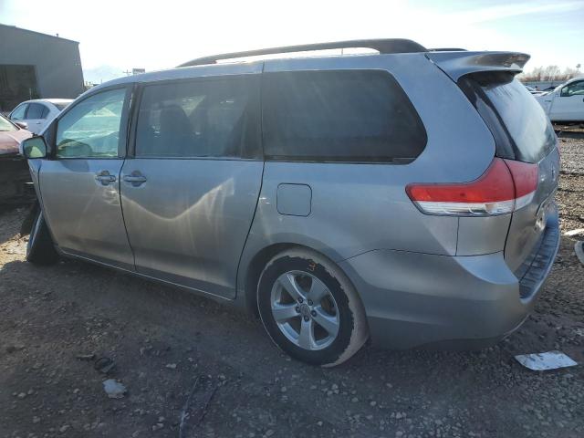 5TDKK3DC4BS039425 - 2011 TOYOTA SIENNA LE SILVER photo 2