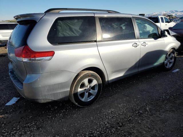 5TDKK3DC4BS039425 - 2011 TOYOTA SIENNA LE SILVER photo 3