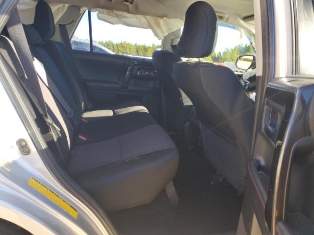 JTEBU5JR7J5563215 - 2018 TOYOTA 4RUNNER SR5/SR5 PREMIUM 银色 照片 10