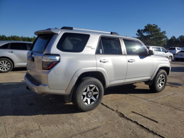 JTEBU5JR7J5563215 - 2018 TOYOTA 4RUNNER SR5/SR5 PREMIUM 银色 照片 3