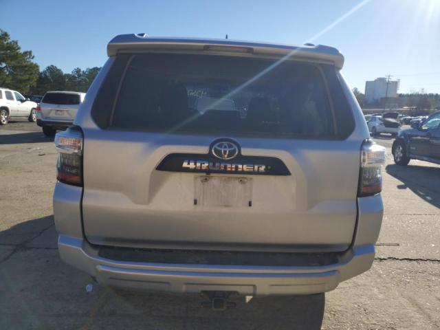 JTEBU5JR7J5563215 - 2018 TOYOTA 4RUNNER SR5/SR5 PREMIUM 银色 照片 6