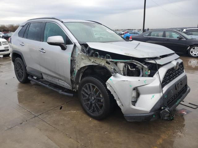 2T3W1RFV6KW020881 - 2019 TOYOTA RAV4 XLE 银色 照片 4