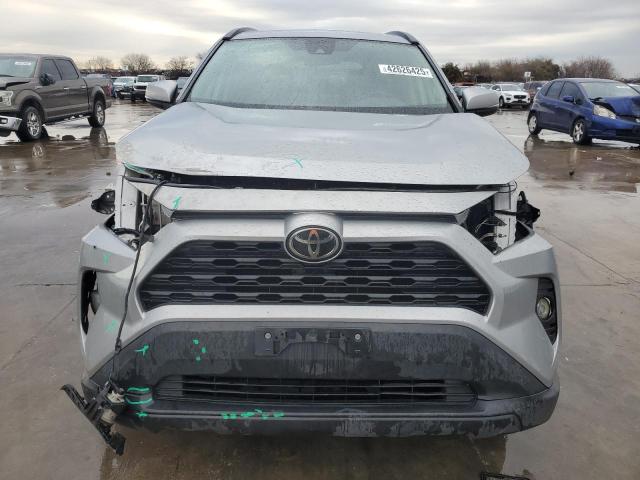 2T3W1RFV6KW020881 - 2019 TOYOTA RAV4 XLE 银色 照片 5