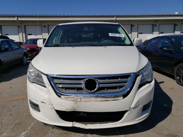 2V4RW3DG3BR634268 - 2011 VOLKSWAGEN ROUTAN SE WHITE photo 5