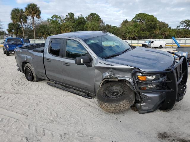 1GCRYBEK9LZ220940 - 2020 CHEVROLET silverado K1500 CUSTOM SILVER photo 4