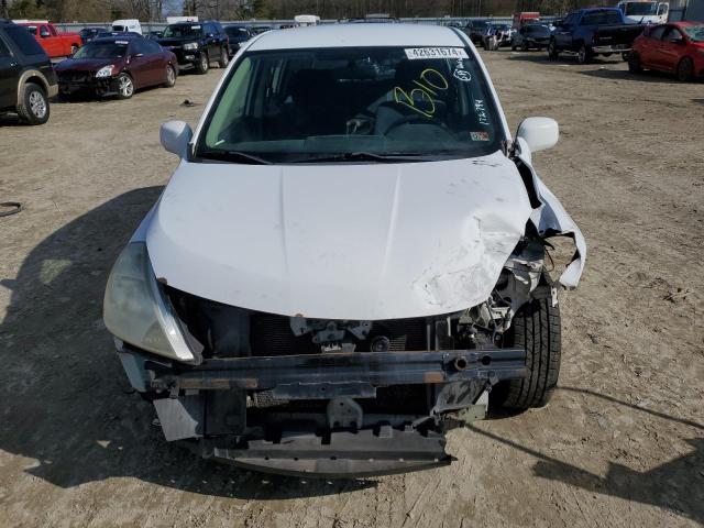 3N1BC13E18L455972 - 2008 NISSAN VERSA S WHITE photo 5