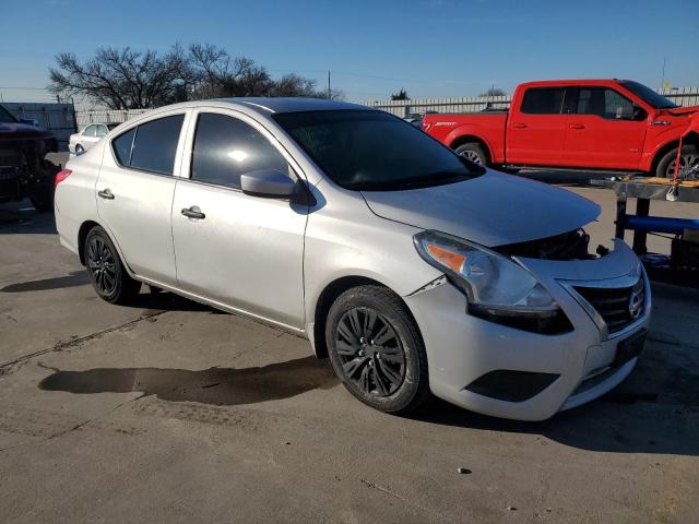 3N1CN7AP3JL853213 - 2018 NISSAN VERSA S SILVER photo 4