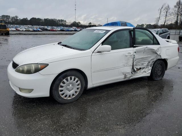 4T1BE32K45U558830 - 2005 TOYOTA CAMRY LE WHITE photo 1