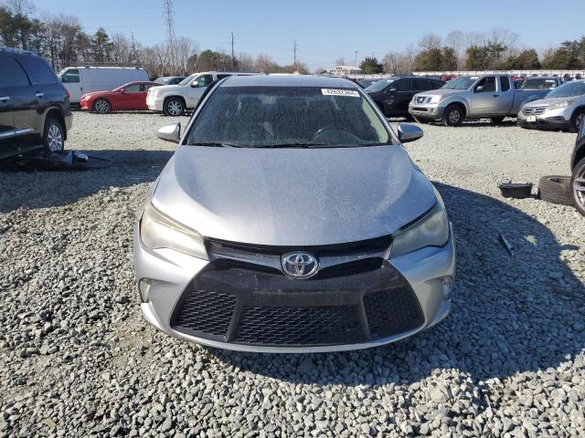 4T1BF1FKXGU125978 - 2016 TOYOTA CAMRY LE SILVER photo 5