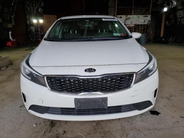 3KPFK4A73HE061806 - 2017 KIA FORTE LX WHITE photo 5