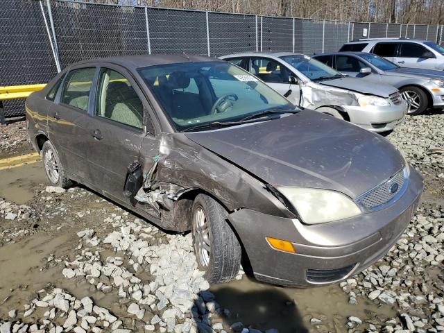 1FAFP34N05W206149 - 2005 FORD FOCUS ZX4 GOLD photo 4