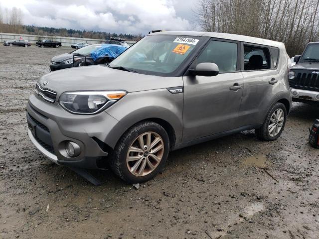 KNDJP3A55J7578177 - 2018 KIA SOUL + GRAY photo 1