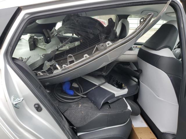 JTDKARFP6H3054640 - 2017 TOYOTA PRIUS PRIM 银色 照片 10