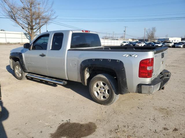 1GCRKPE31BZ132244 - 2011 CHEVROLET SILVERADO K1500 WHITE photo 2