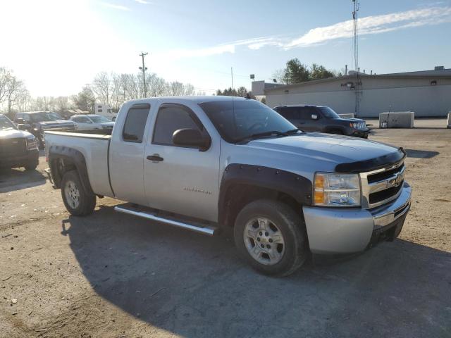 1GCRKPE31BZ132244 - 2011 CHEVROLET SILVERADO K1500 WHITE photo 4