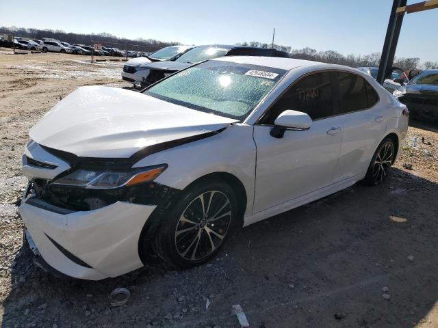 4T1B11HK1JU120199 - 2018 TOYOTA CAMRY L WHITE photo 1