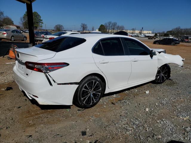 4T1B11HK1JU120199 - 2018 TOYOTA CAMRY L WHITE photo 3