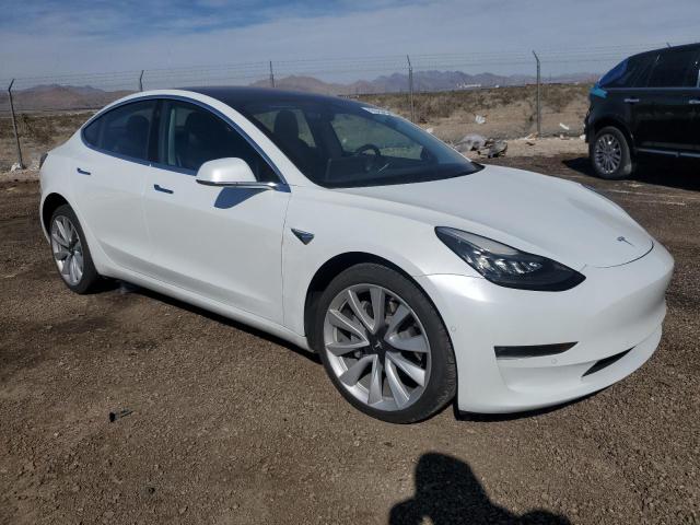 5YJ3E1EB4JF111717 - 2018 TESLA MODEL 3 WHITE photo 4