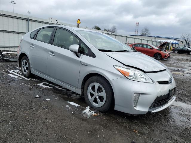 JTDKN3DU3F1903870 - 2015 TOYOTA PRIUS SILVER photo 4