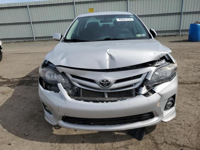 2T1BU4EE1DC050703 - 2013 TOYOTA COROLLA BA SILVER photo 5