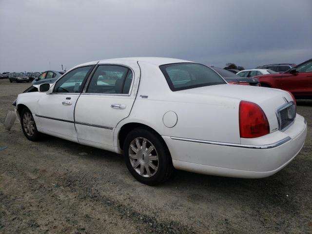 2LNBL8CV1BX752263 - 2011 LINCOLN TOWN CAR SIGNATURE LIMITED WHITE photo 2