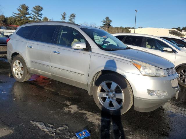 1GNEV33DX9S157339 - 2009 CHEVROLET TRAVERSE LTZ SILVER photo 4