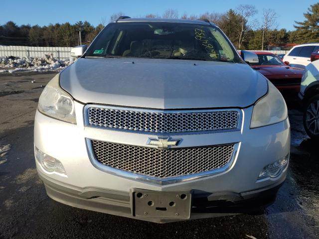 1GNEV33DX9S157339 - 2009 CHEVROLET TRAVERSE LTZ SILVER photo 5