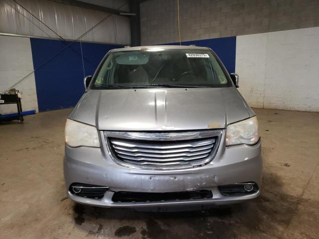 2C4RC1CG1DR733991 - 2013 CHRYSLER TOWN & COU TOURING L SILVER photo 5