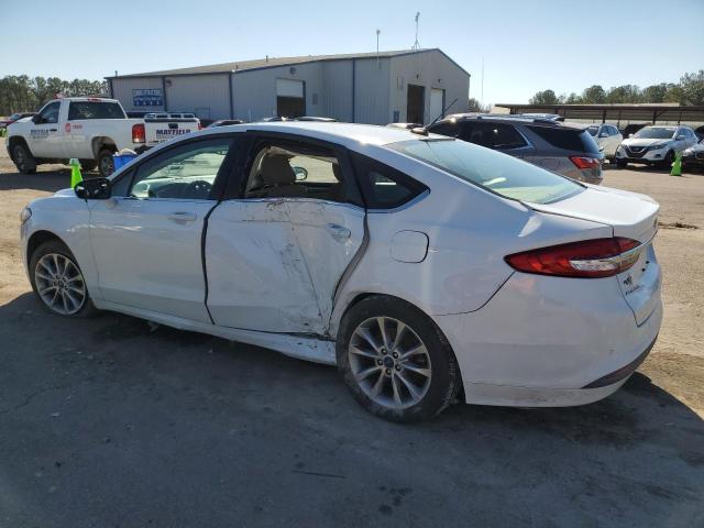 3FA6P0H71HR235466 - 2017 FORD FUSION SE WHITE photo 2