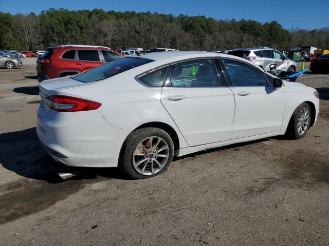 3FA6P0H71HR235466 - 2017 FORD FUSION SE WHITE photo 3