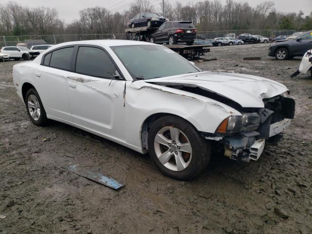 2C3CDXBG8EH284635 - 2014 DODGE CHARGER SE WHITE photo 4