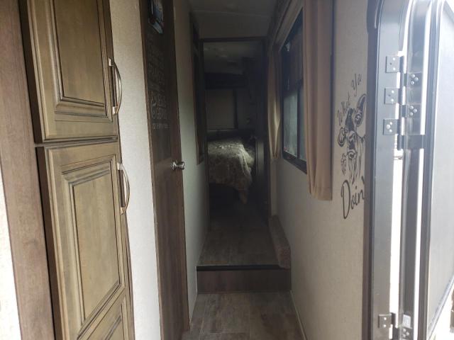 4YDF38124J4701633 - 2018 KEYSTONE MONTANA BEIGE photo 5