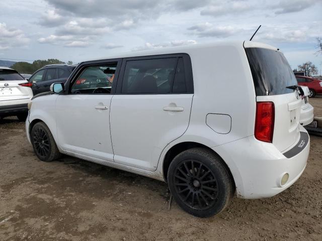 JTLKE50E881028142 - 2008 TOYOTA SCION XB WHITE photo 2