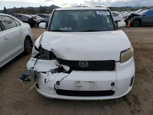 JTLKE50E881028142 - 2008 TOYOTA SCION XB WHITE photo 5