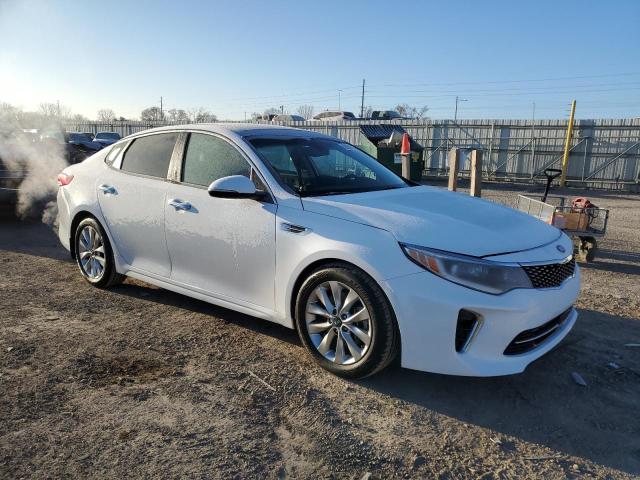 5XXGU4L34JG231676 - 2018 KIA OPTIMA EX WHITE photo 4